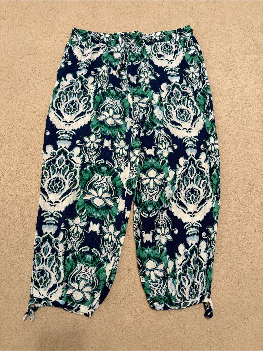 Nicole Miller Navy, Green and White Floral print pants size large.